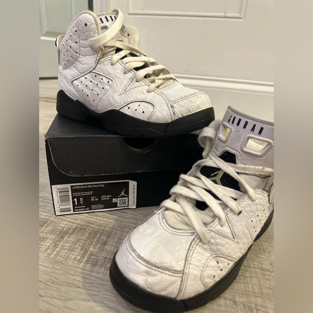 White Alligator Jordan Retro 6 Kids size 1.5
